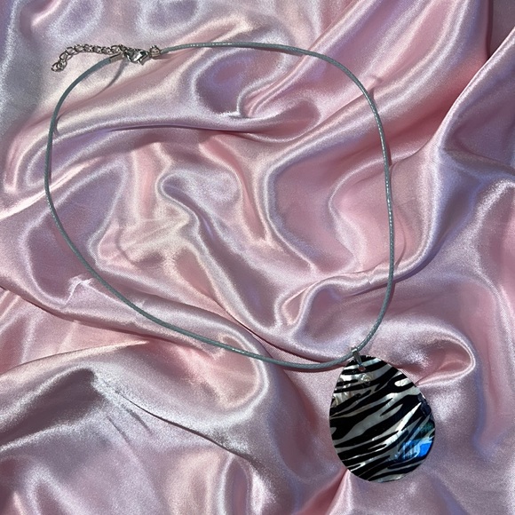 Jewelry - Printed Shell Necklace